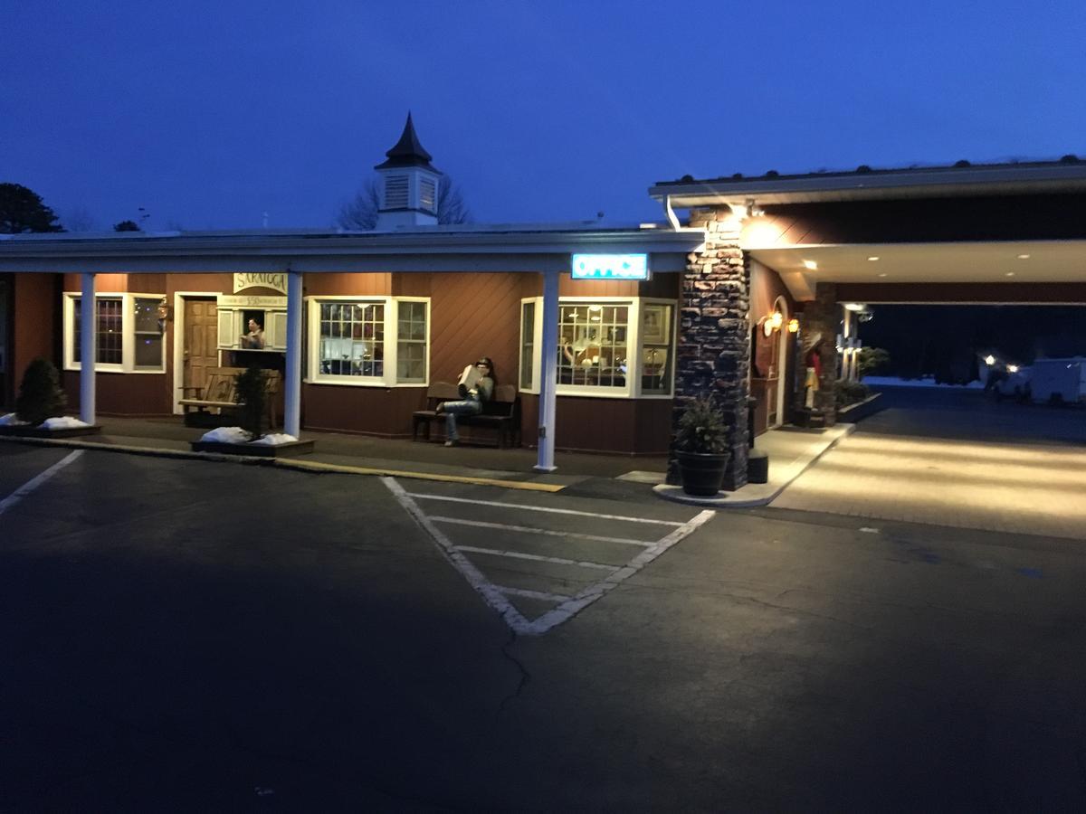 Landmark Motor Inn Гленс Фолс Екстериор снимка
