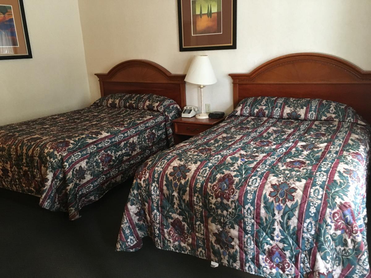 Landmark Motor Inn Гленс Фолс Екстериор снимка